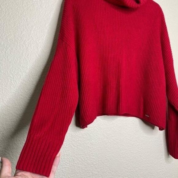 Hollister Red Cowl Neck Cropped Sharkbite Hem Sweater XS - Picture 2 of 8